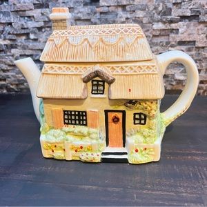 VTG OCI OMNIBUS FITZ & FLOYD COTTAGE HOUSE CERAMIC  TEAPOT.
